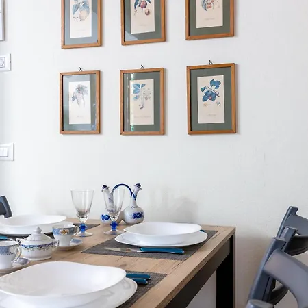 Guesthost - With Private Garden! Apartamento Lucca