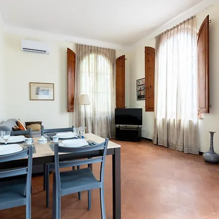 Guesthost - With Private Garden! Lucca