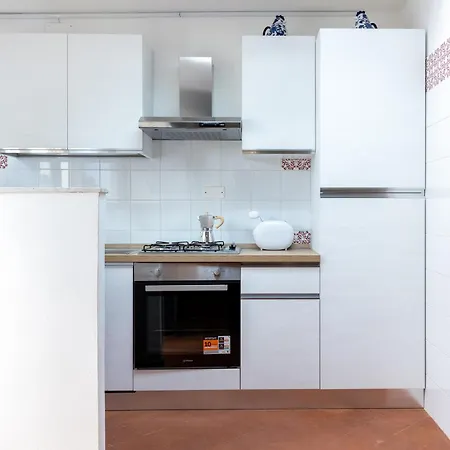 Guesthost - With Private Garden! *